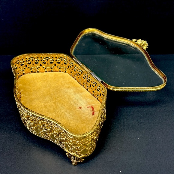 Vintage large brass Ormolu / filigree beveled glass lidded jewelry cask… - Picture 2 of 14